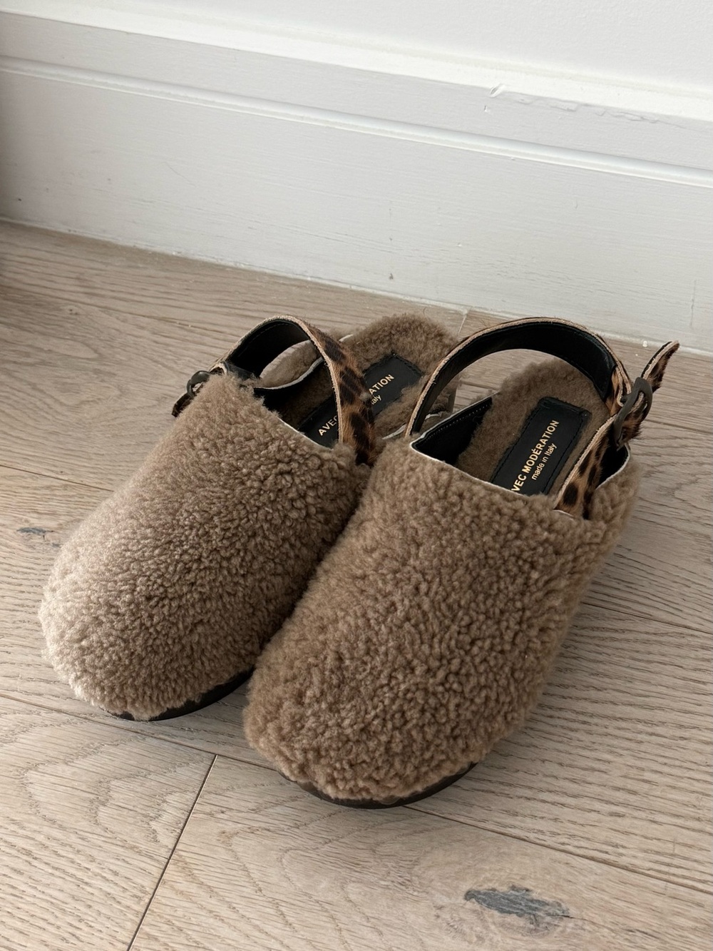 Shearling-Look Brown Slingback Clogs - avec moderation